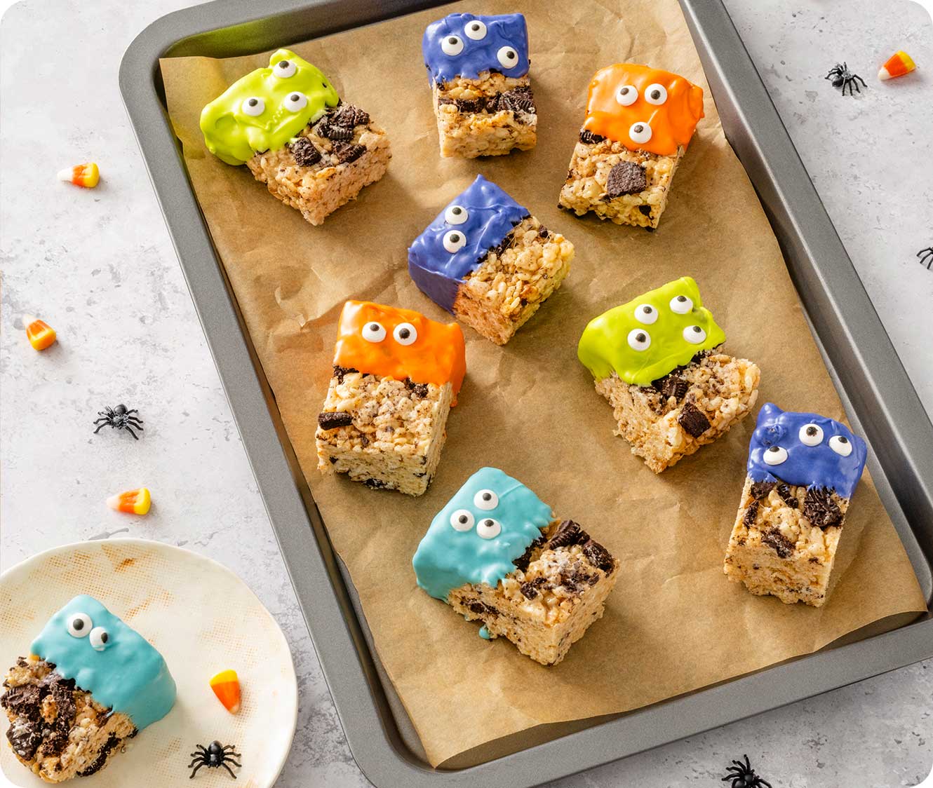 Halloween Cookies and Cream Crispy Rice Bars